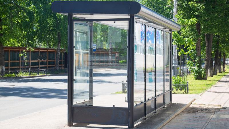 Az este kezdetben csupán baráti borozgatásnak tűnt, ám a dolgok váratlan fordulatot vettek, és végül a barátja zsebéből is kifosztotta.