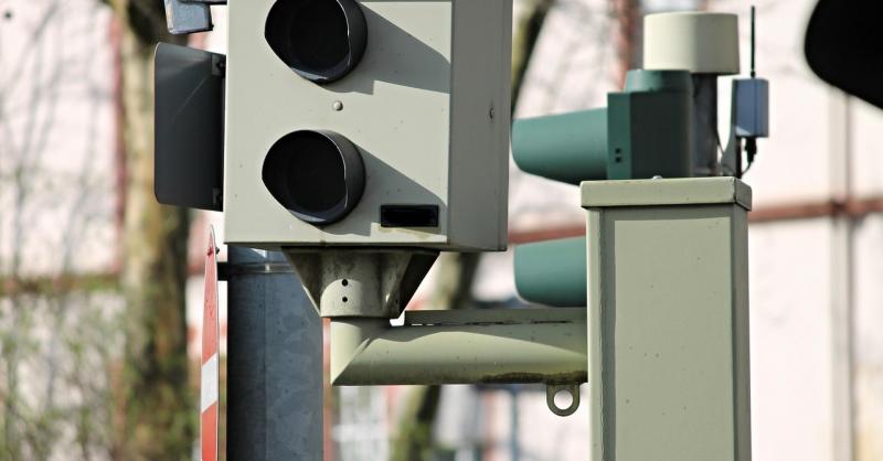 Egy szokatlan traffipax bukkant fel a magyar közutakon, amely még a rendőrséget is váratlanul érte.