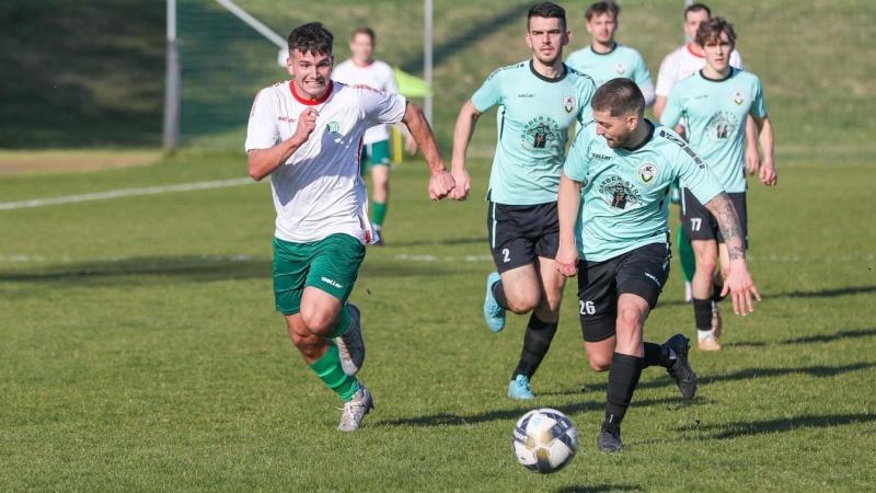 Kilenc csapat verseng a nyolc továbbjutó helyért.