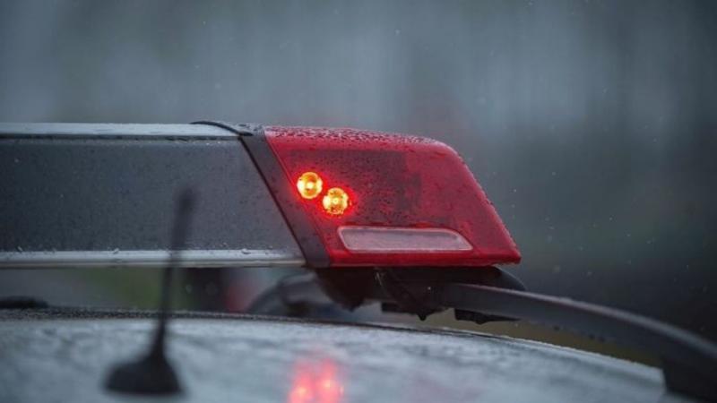 Hajdú-Bihar megyében baleset történt, amikor egy traktor keresztezte a vonat útját. Az incidens figyelmeztet arra, hogy a közlekedés során mennyire fontos a figyelem és a biztonsági szabályok betartása.