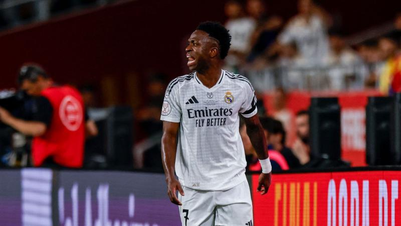 Vinícius, sírjál! - egy videó a provokációkról és a Real Madrid csatárának válaszreakciójáról. A felvétel bemutatja, hogyan kezelte Vinícius a pályán őt ért provokációkat, és miként reagált a szurkolók és ellenfelek nyomására. A helyzet jól tükrözi a spor