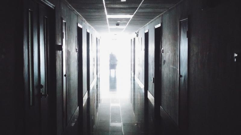 Megérkezett az új orvosigazgató a híres kórházba, ezzel új fejezet kezdődik az intézmény életében.