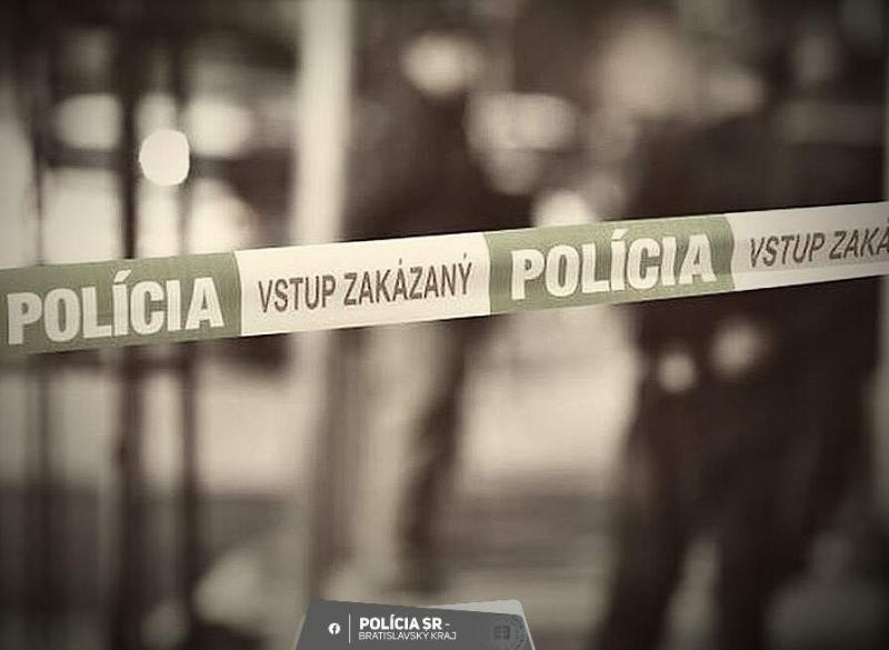 Pozsonyban egy 46 éves nő kerékpározás közben támadás áldozatává vált. A baleset során a nő, aki szenvedélyesen kerékpározik, váratlanul egy agresszív támadóval találkozott, ami megzavarta a nyugodt kerékpározását. Az eset felhívja a figyelmet a városi kö