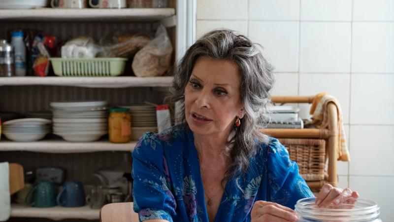 Sophia Loren valódi anyaoroszlánként ragyog a Netflix képernyőjén, megjelenésével és tehetségével mindenkit lenyűgözve.