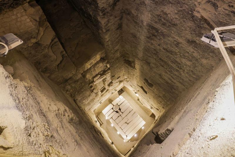 Riasztották a katonai egységeket az egyiptomi piramisok közelében, miután egy turista súlyos szabálytalanságot követett el: a tiltott zónába merészkedett, ami komoly következményekkel járt.