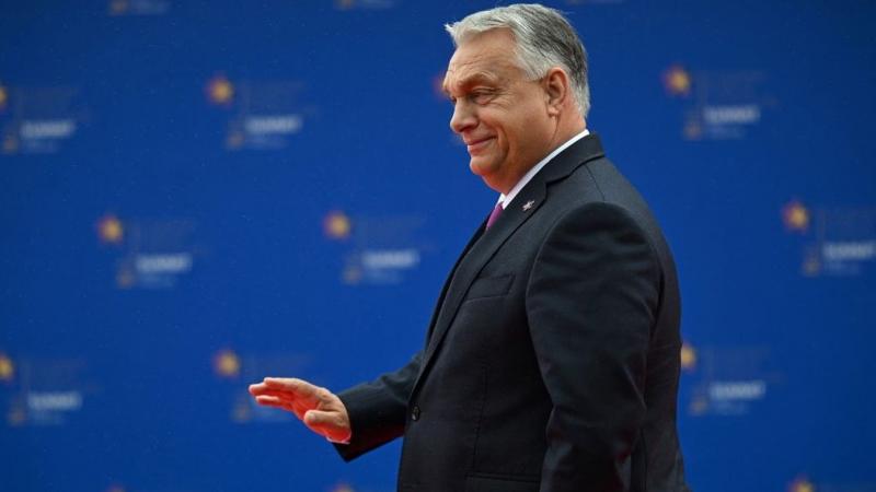 Orbán Viktor kifejezte üdvözletét a romániai elnökválasztás nyertesének, hangsúlyozva a két ország közötti kapcsolatok további erősítésének fontosságát.