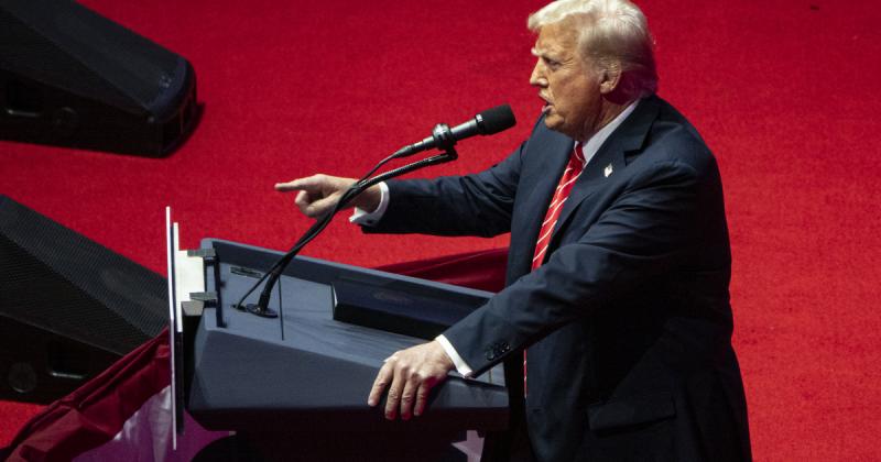 Donald Trump ismét megmutatta keményvonalas stílusát, és súlyos vámokkal zsarolja az Európai Uniót.