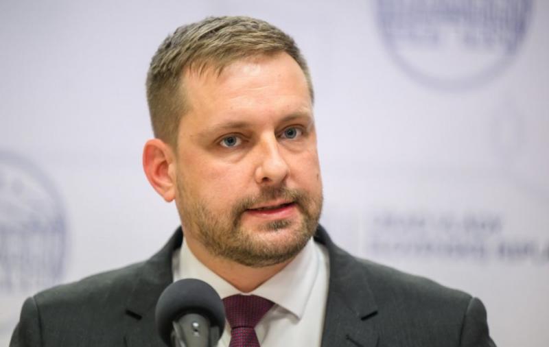 Az egészségügyi miniszter hangsúlyozza a gyógyszerpolitikában végrehajtandó reformok szükségességét, valamint a pénzügyi források hatékonyabb kihasználásának fontosságát.