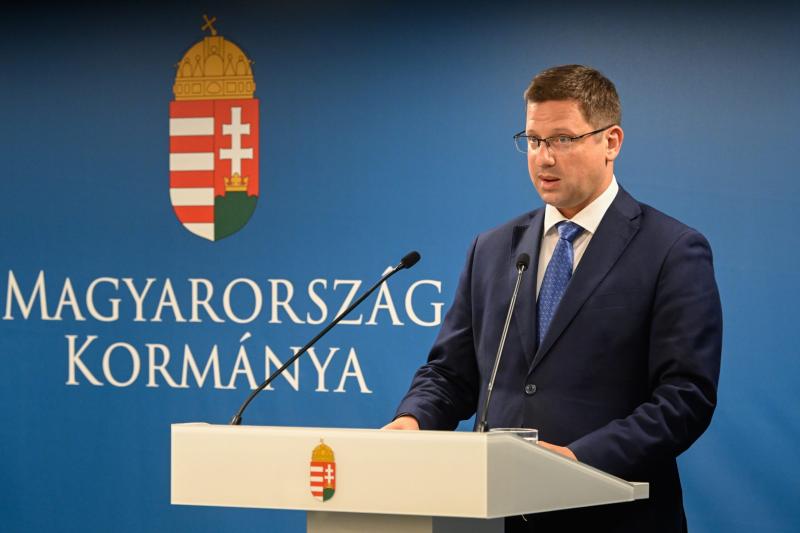 Gulyás: Ruszin-Szendi Romolusz vezérkari főnökként kapcsolatban állt egy olyan személlyel, aki az ukrán titkosszolgálatokkal működött együtt, de ez a tény csak később vált nyilvánvalóvá. | szmo.hu