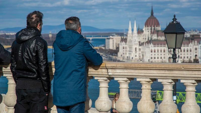 Budapest varázsa elbűvöli a látogatókat, akik mint mágnes vonzódnak a város különleges atmoszférájához.