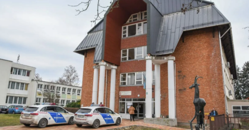 Bombariadó történt három tiszaújvárosi oktatási intézményben | Demokrata

Három iskolában bombariadó miatt kellett evakuálni a diákokat és a tanárokat Tiszaujvárosban. Az esemény miatt a hatóságok azonnali intézkedéseket tettek a helyszínen, hogy biztosít