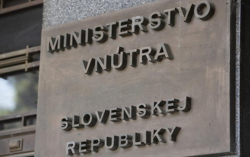 Szlovákiában jelenleg öt új politikai párt formálódik, amelyek célja a politikai táj képének frissítése és a választók új lehetőségekkel való megismertetése.