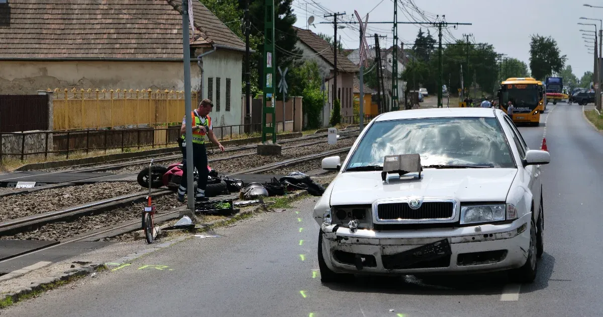 Két másodperc alatt két súlyos döntést hozott a Haraszti úton történt motoros baleset áldozata, ugyanakkor az őt elütő autós is egyfajta áldozatként élheti meg ezt a tragédiát.