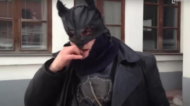 Nem kerül börtönbe a dunaszerdahelyi Batman, aki egy kiskutyát halálra kínozott. A bíróság viszont egy széklábat elkobzott tőle.