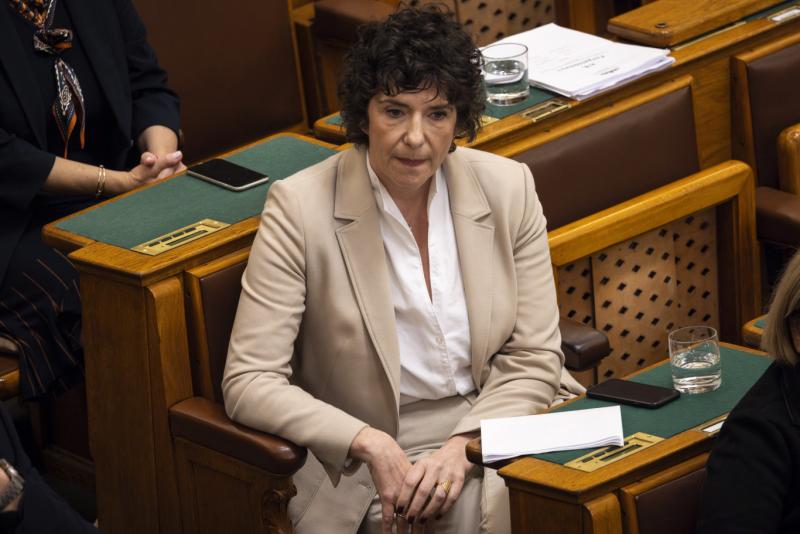 Dobrev Klára rágalmazás vádjával feljelentette Takács Péter egészségügyi államtitkárt.