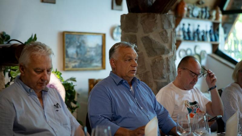 Orbán Viktor határon túli magyar vezetőkkel folytatott megbeszéléseket.