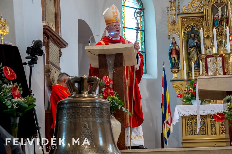 A harangok dallama – Ünnepi falunap Csallóközcsütörtök varázslatos hangulatában

Csallóközcsütörtök falucskája minden évben különleges eseménynek ad otthont: a hagyományos ünnepi falunapnak. Ilyenkor a harangok szépen csendülnek, és meghívják a helyieket 