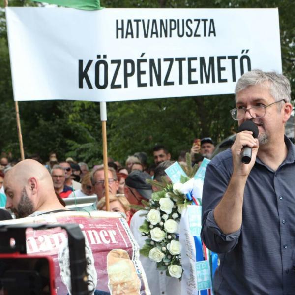 Pusztaverszáj: Orbánék 13 milliárdos fényűző birtoka és Magyar Péter vagyonosodási vizsgálatának ígérete

A Pusztaverszáj néven ismert terület különös figyelmet kapott az utóbbi időszakban, hiszen Orbán Viktor családjának 13 milliárd forintos luxusbirtoka