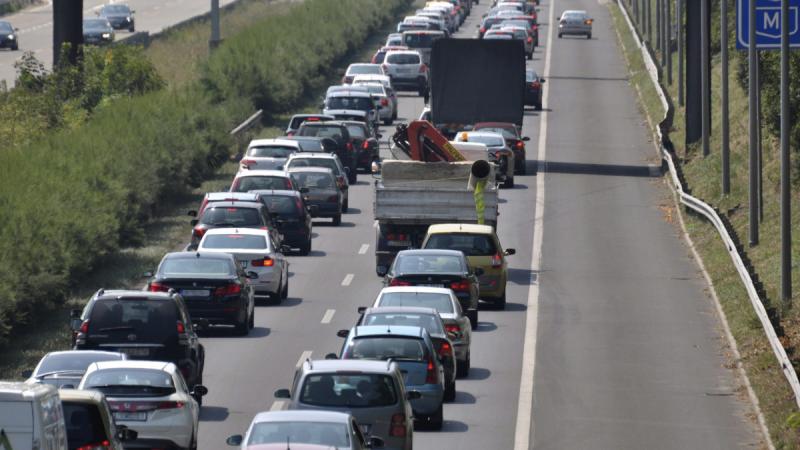 Növekvő forgalom a Balaton irányába, torlódás alakult ki az M7-es autópályán.