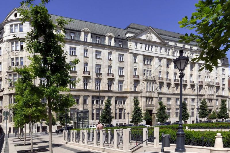 A választások előtt a hírek szerint a tervek között szerepel a Nemzetgazdasági Minisztérium épületének értékesítése.