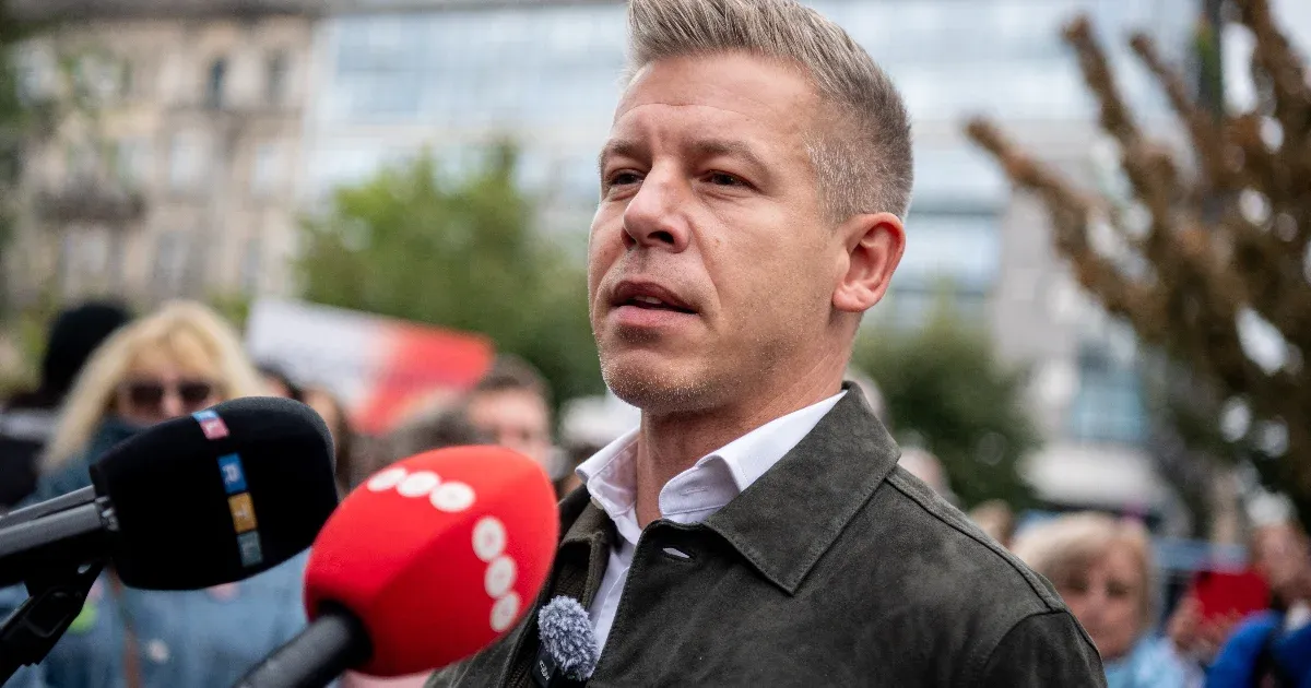 Magyar Péter megfogalmazásában Orbán Viktor a fél liter bor és a cigányzene társaságában sokkal nyitottabb személyiség, mint ahogyan azt politikai szereplései során láttatja.