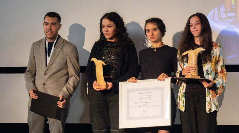 A legújabb Filmgalopp győztes alkotás Székelyföldi romák életéről mesél, bemutatva a közösség kulturális gazdagságát és kihívásait.