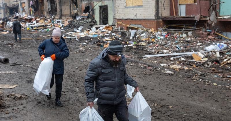 Egy ukrán politikai képviselő sürgette a kijevi lakosok téli evakuálását, figyelembe véve a megnövekedett válsághelyzetet és a hideg időjárás következményeit. A felhívás célja, hogy a lakosság biztonságát és jólétét garantálják a nehéz körülmények között.