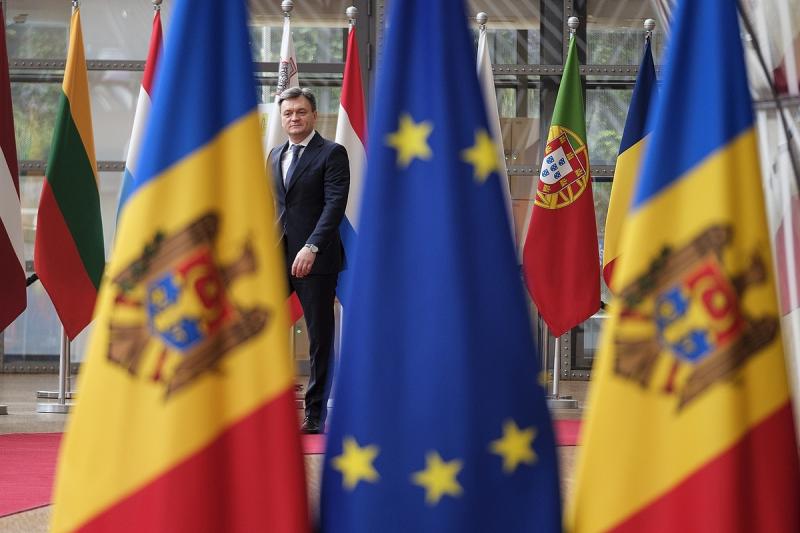 Hirtelen és meglepő módon jelentette be visszavonulását a politikai színtérről a moldovai miniszterelnök.