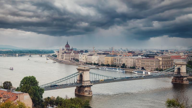 Óriási tőkeáram érkezett a lakossági állampapírok piacára, ugyanakkor a befektetők egy nehéz, de szükséges döntést is hoztak.